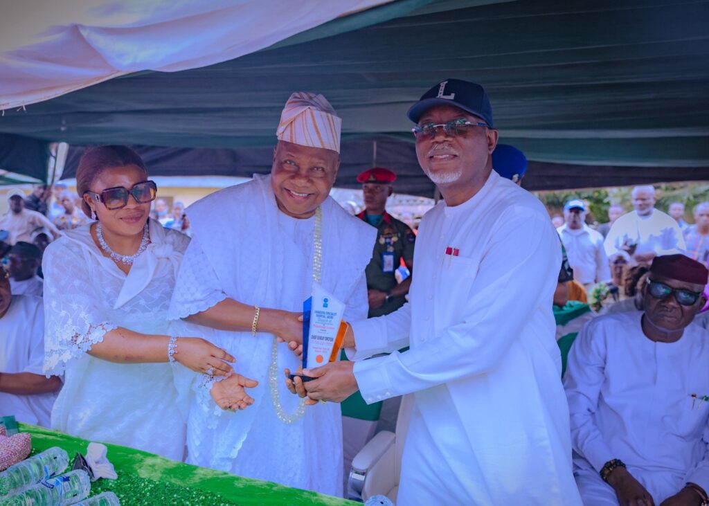 Sunday Owoyemi Donates 20-Bed Intern Doctors’ Building, Ambulance to UNIMEDTH Akure