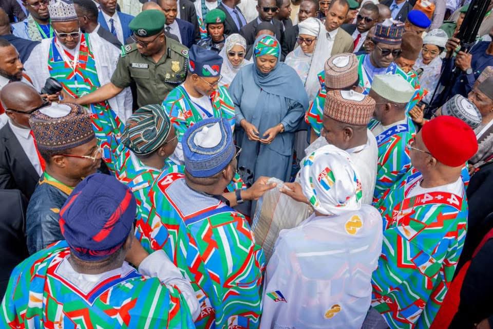 Governor Uba Sani Hosts First Lady Oluremi Tinubu for Flag-Off of 100 Trucks of Rice and ₦1.2 Billion Palliatives